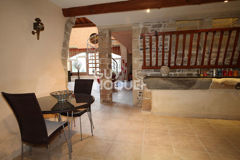 Maison - 220 m² - 5 pièces