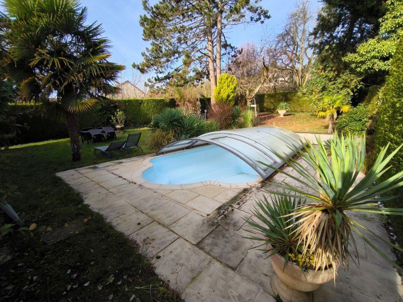 Maison - 176 m² - 8 pièces