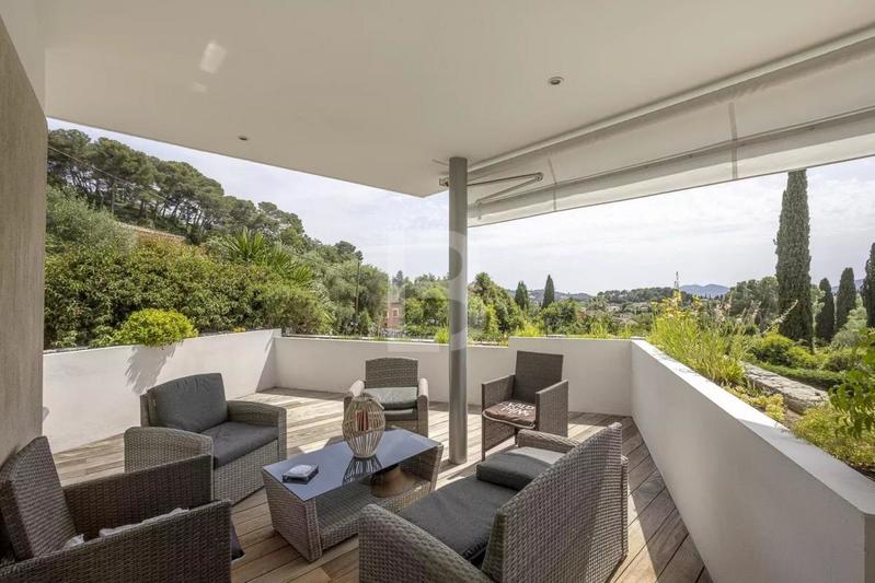 Maison - 202 m² - 5 pièces