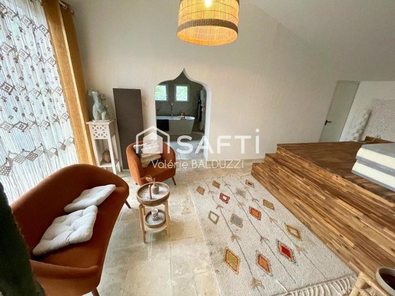 Maison - 205 m² - 7 pièces