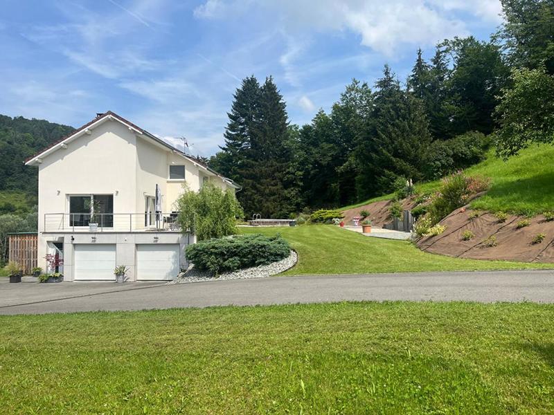 Maison - 165 m² - 9 pièces