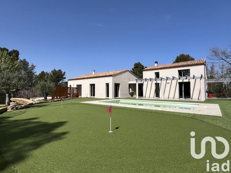 Maison - 256 m² - 7 pièces