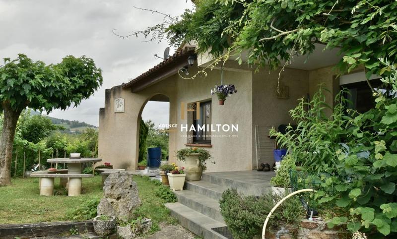 Villa - 234 m² - 6 pièces