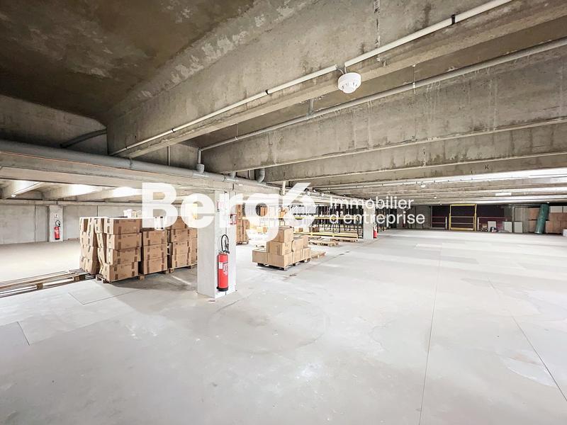 Entrepôt - 950 m²