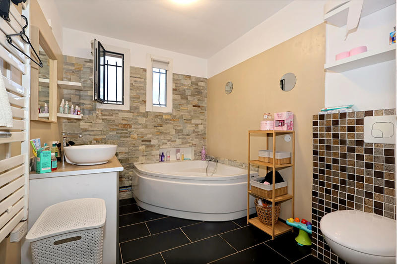 Villa - 100 m² - 5 pièces