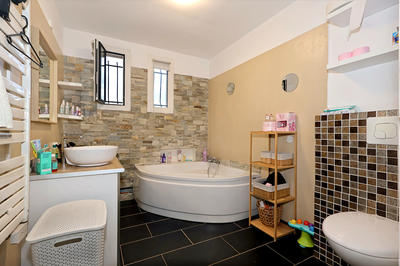 Villa - 100 m² - 5 pièces