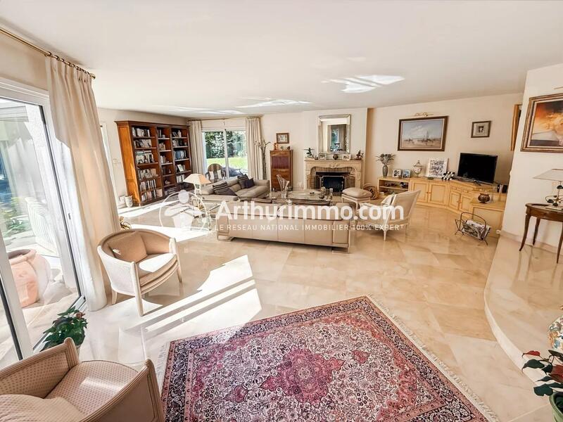 Maison - 344 m² - 10 pièces