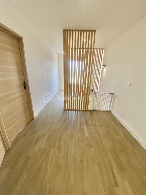 Maison - 233 m² - 7 pièces