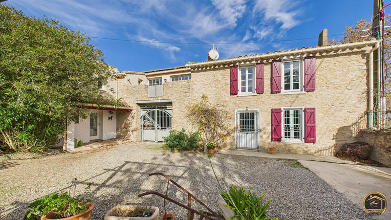 Maison traditionnelle - 275 m² - 10 pièces