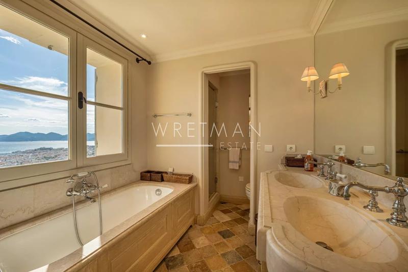 Maison - 185 m² - 7 pièces