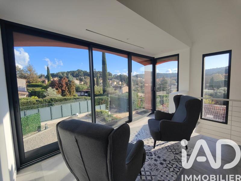 Maison - 285 m² - 5 pièces