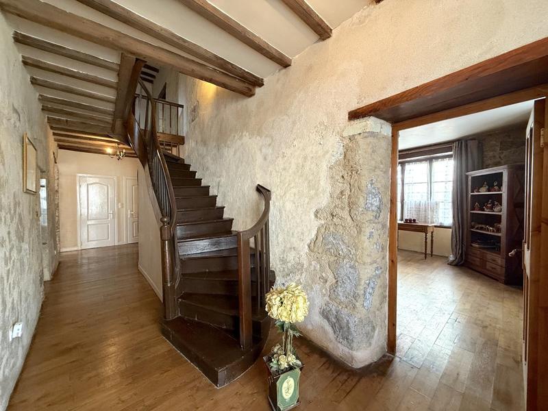 Maison - 217 m² - 6 pièces