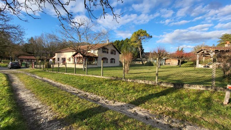 Maison - 196 m² - 10 pièces