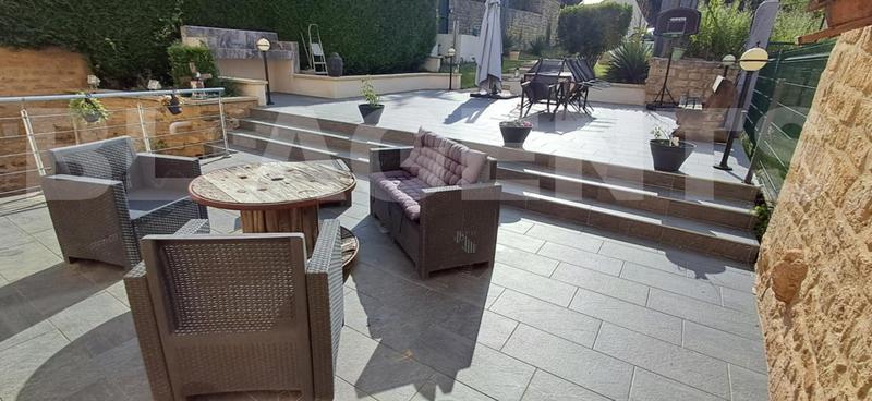 Maison - 256 m² - 12 pièces