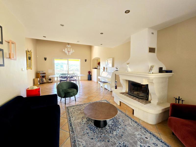 Maison - 171 m² - 6 pièces