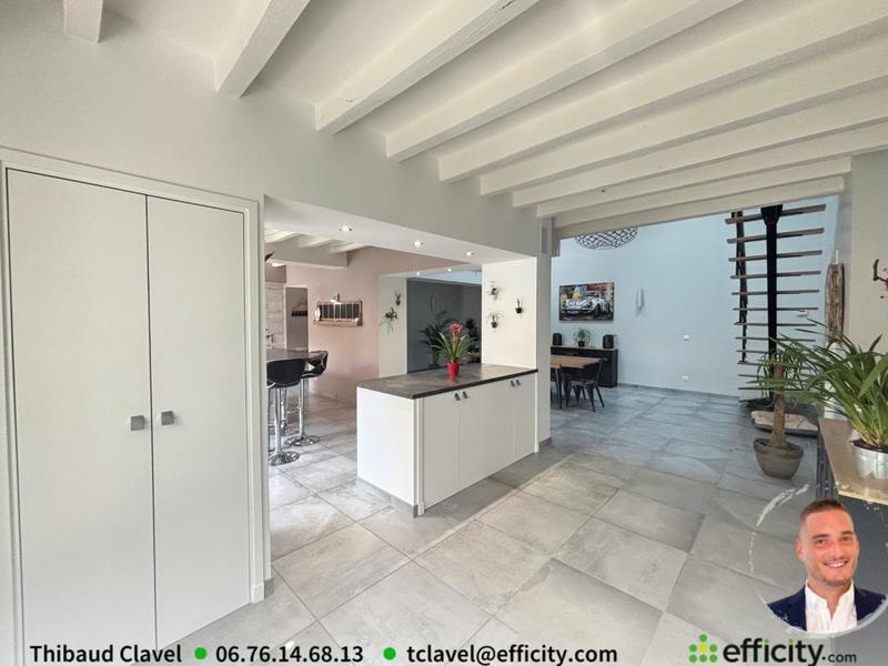 Maison - 283 m² - 10 pièces