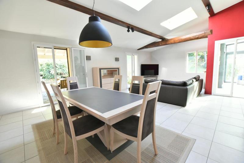 Maison - 218 m² - 6 pièces