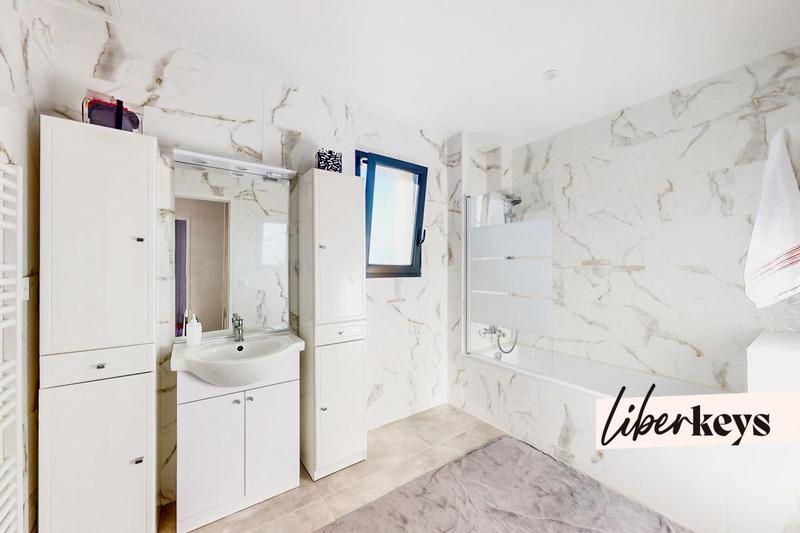 Maison - 110 m² - 4 pièces