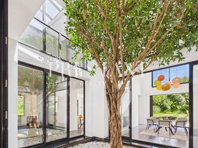 Maison - 310 m² - 11 pièces