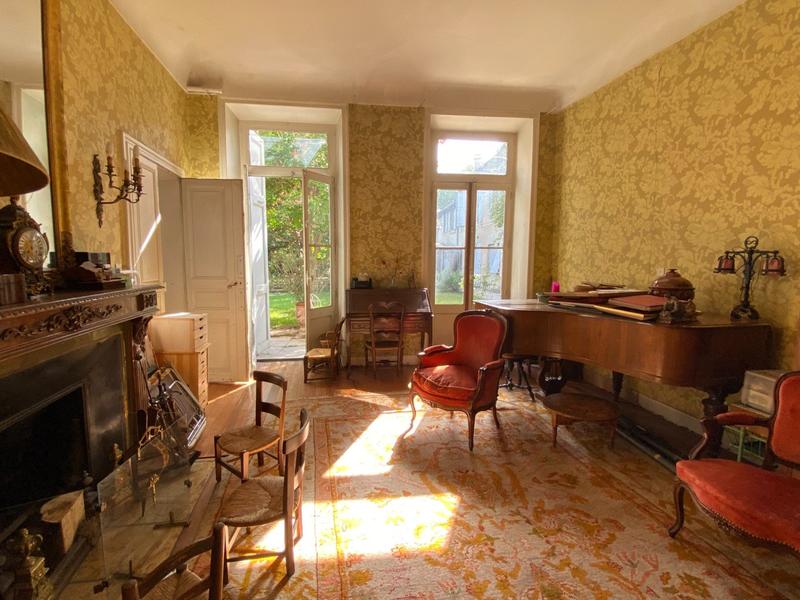 Maison - 600 m² - 18 pièces