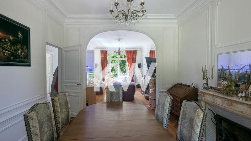 Maison - 257 m² - 10 pièces