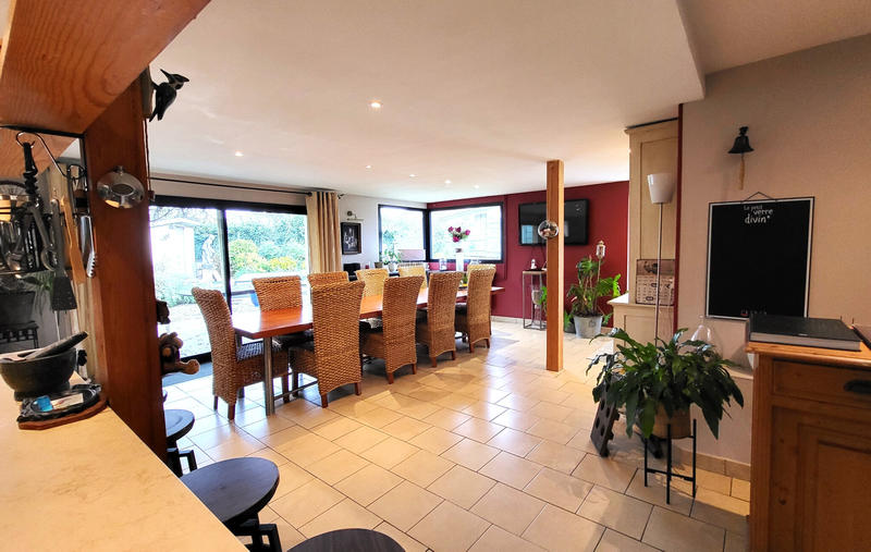 Maison - 245 m² - 11 pièces