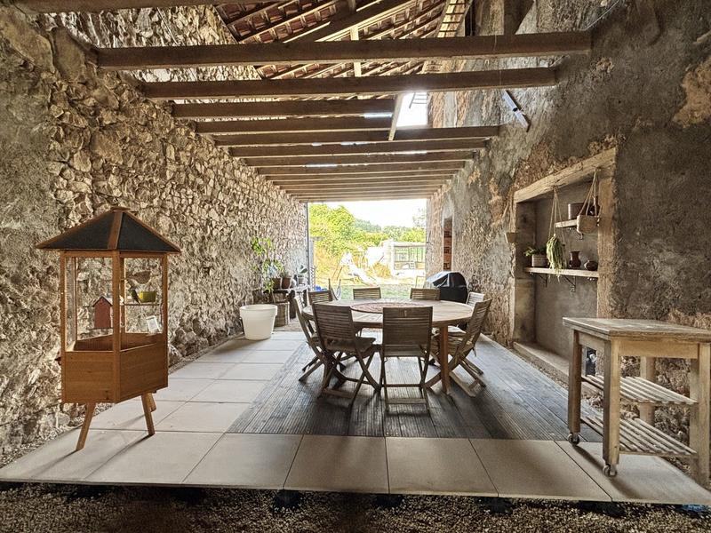 Maison - 220 m² - 8 pièces