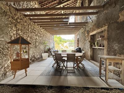 Maison - 220 m² - 8 pièces