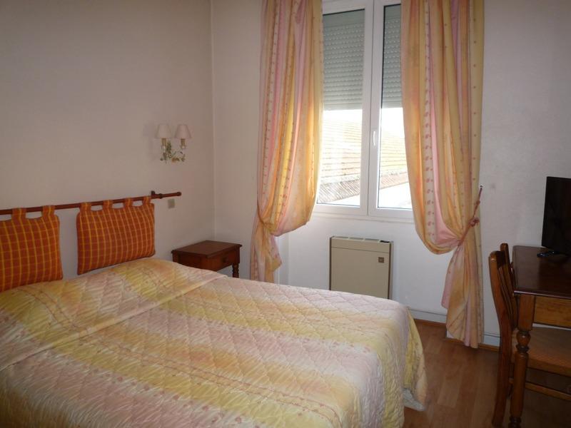 Propriété - 1 200 m² - 50 pièces