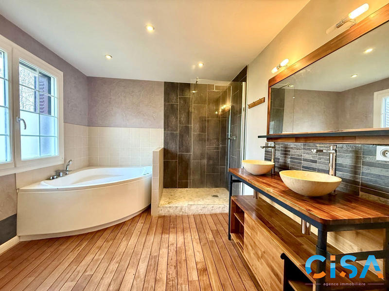 Maison - 121 m² - 6 pièces