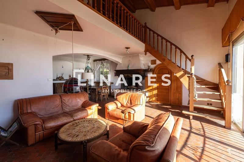 Maison - 240 m² - 7 pièces