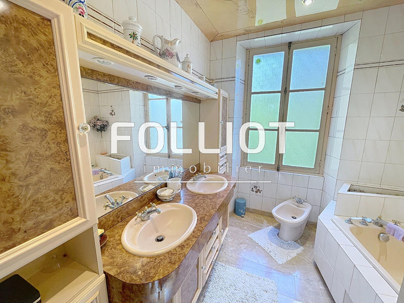 Maison - 200 m² - 8 pièces