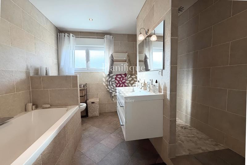 Appartement - 211 m² - 7 pièces