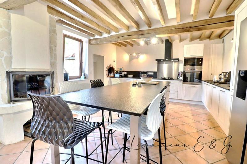 Maison - 137 m² - 6 pièces