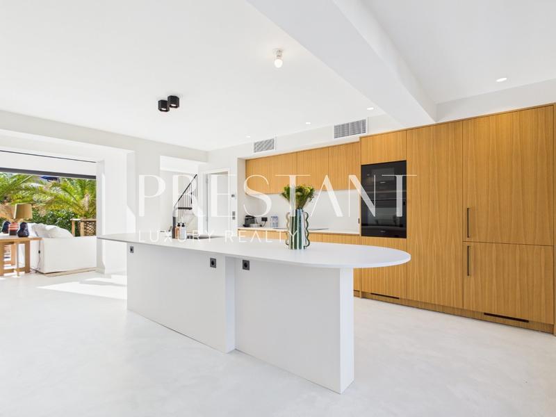 Maison - 290 m² - 8 pièces