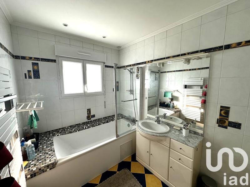 Maison - 207 m² - 10 pièces