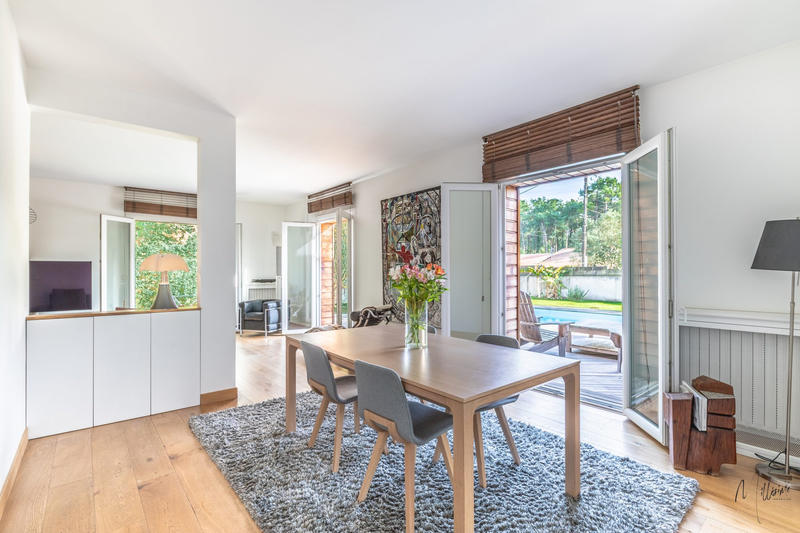 Maison - 270 m² - 11 pièces