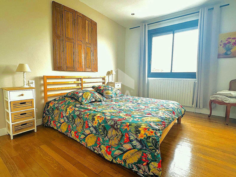 Maison - 236 m² - 8 pièces