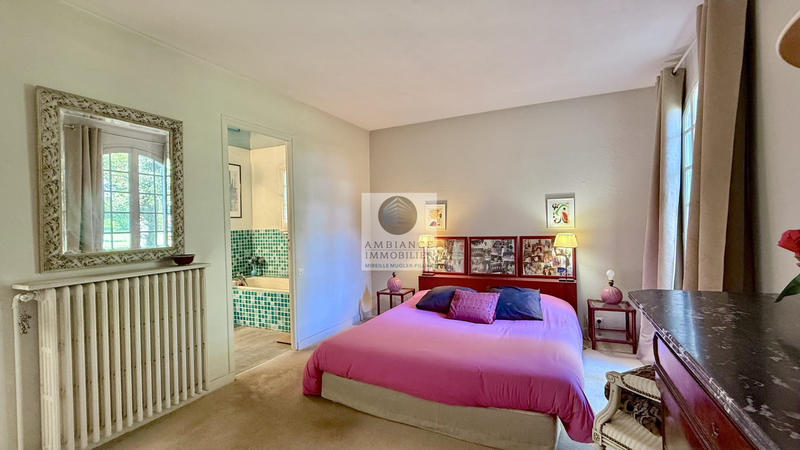 Maison - 240 m² - 7 pièces