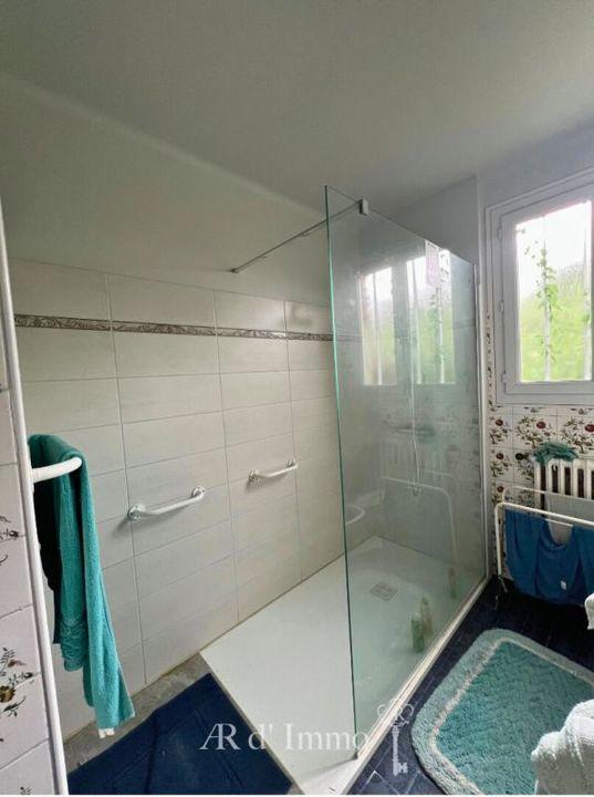 Maison - 168 m² - 9 pièces