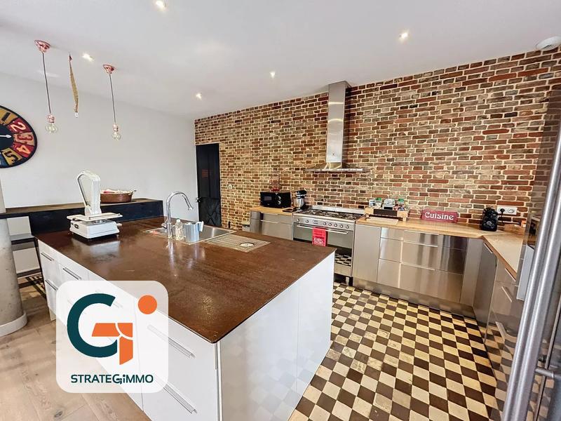 Maison - 240 m² - 7 pièces