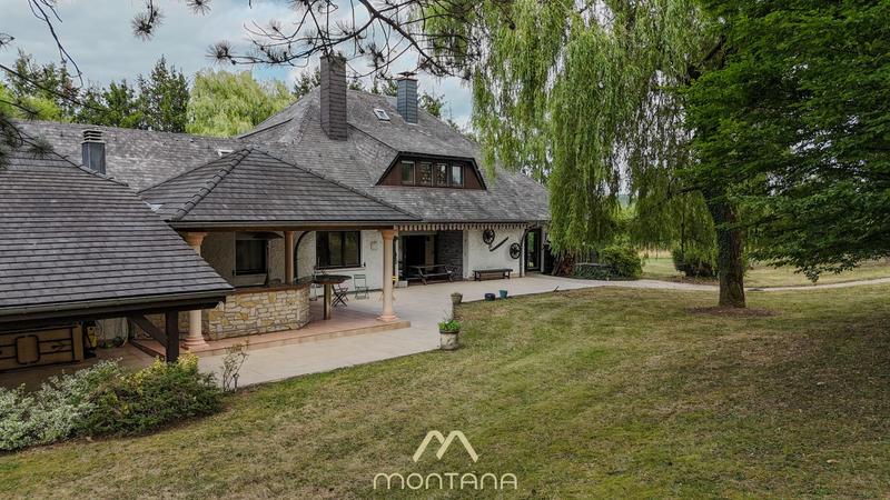 Maison - 450 m² - 10 pièces