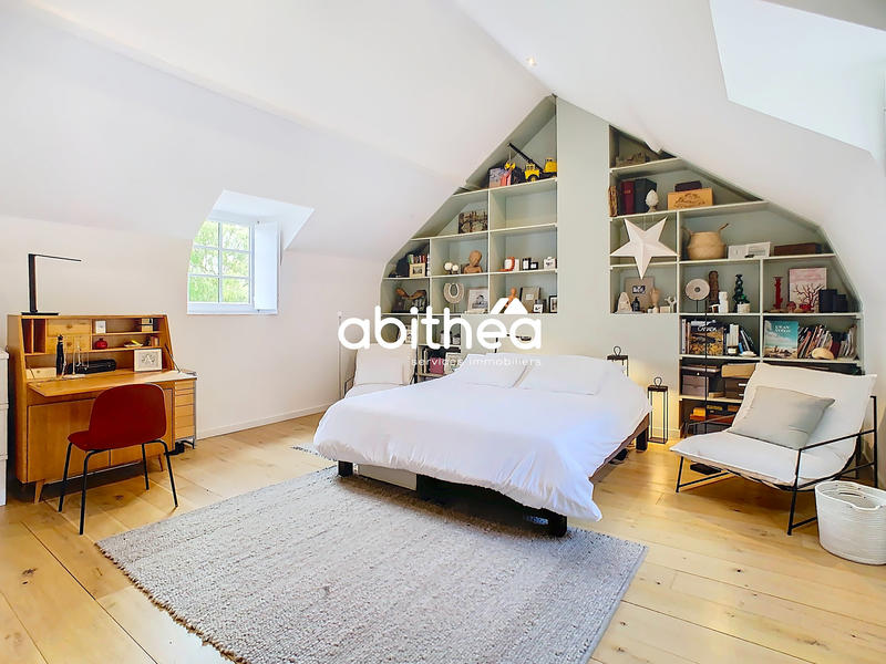 Maison - 250 m² - 8 pièces