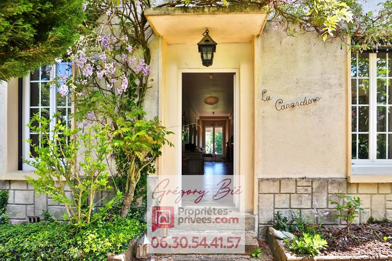 Propriété - 241 m² - 7 pièces