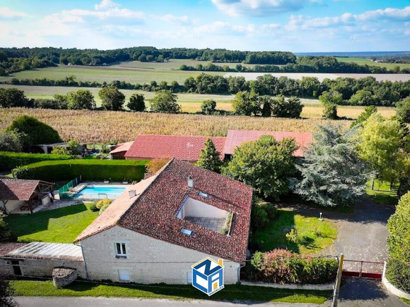 Maison ancienne - 266 m² - 9 pièces