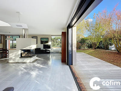 Maison contemporaine - 216 m² - 5 pièces