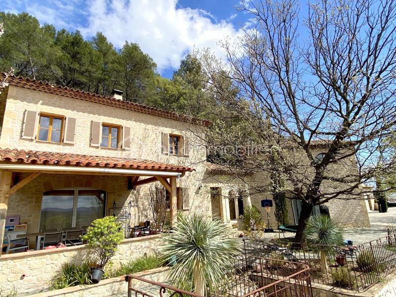 Demeure - 232 m² - 8 pièces