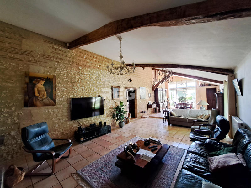 Maison - 264 m² - 9 pièces