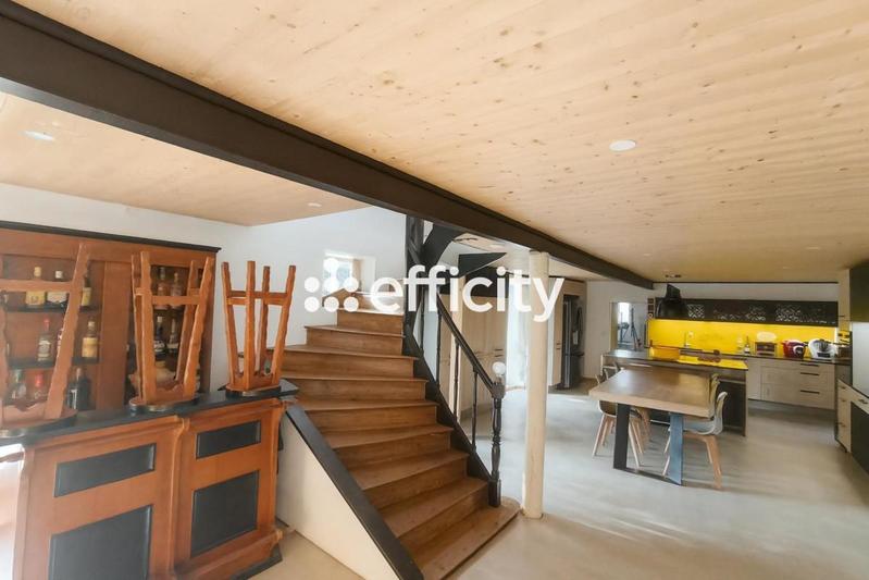 Demeure - 275 m² - 7 pièces