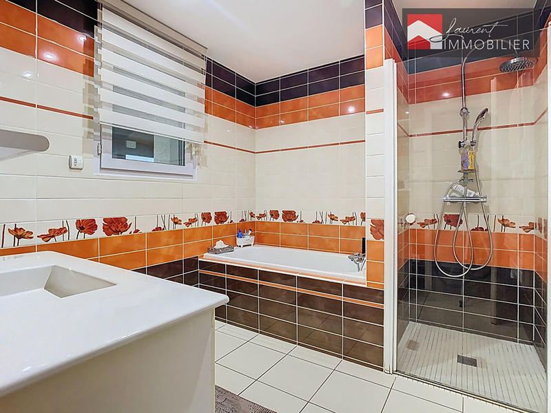 Maison - 201 m² - 6 pièces